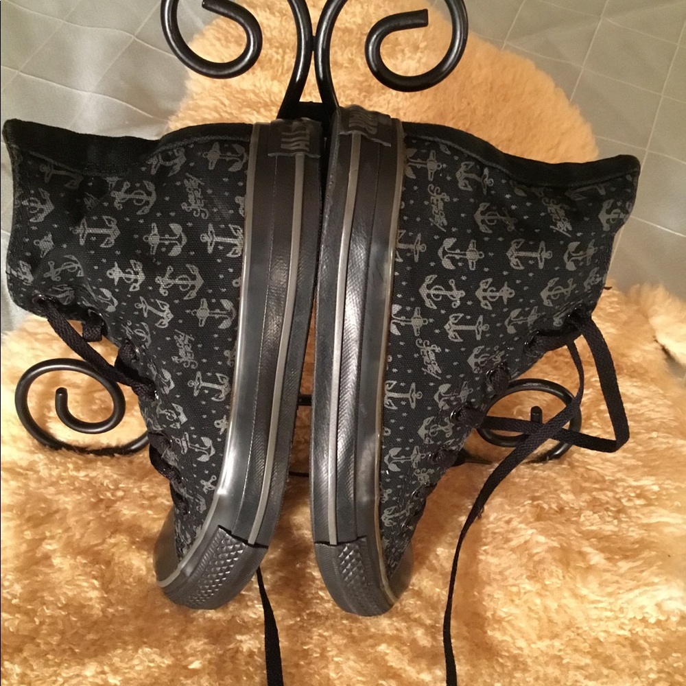 CONVERSE SHOES SIZE 5 EXCELLENT CONDITION. - Picture 3 of 10